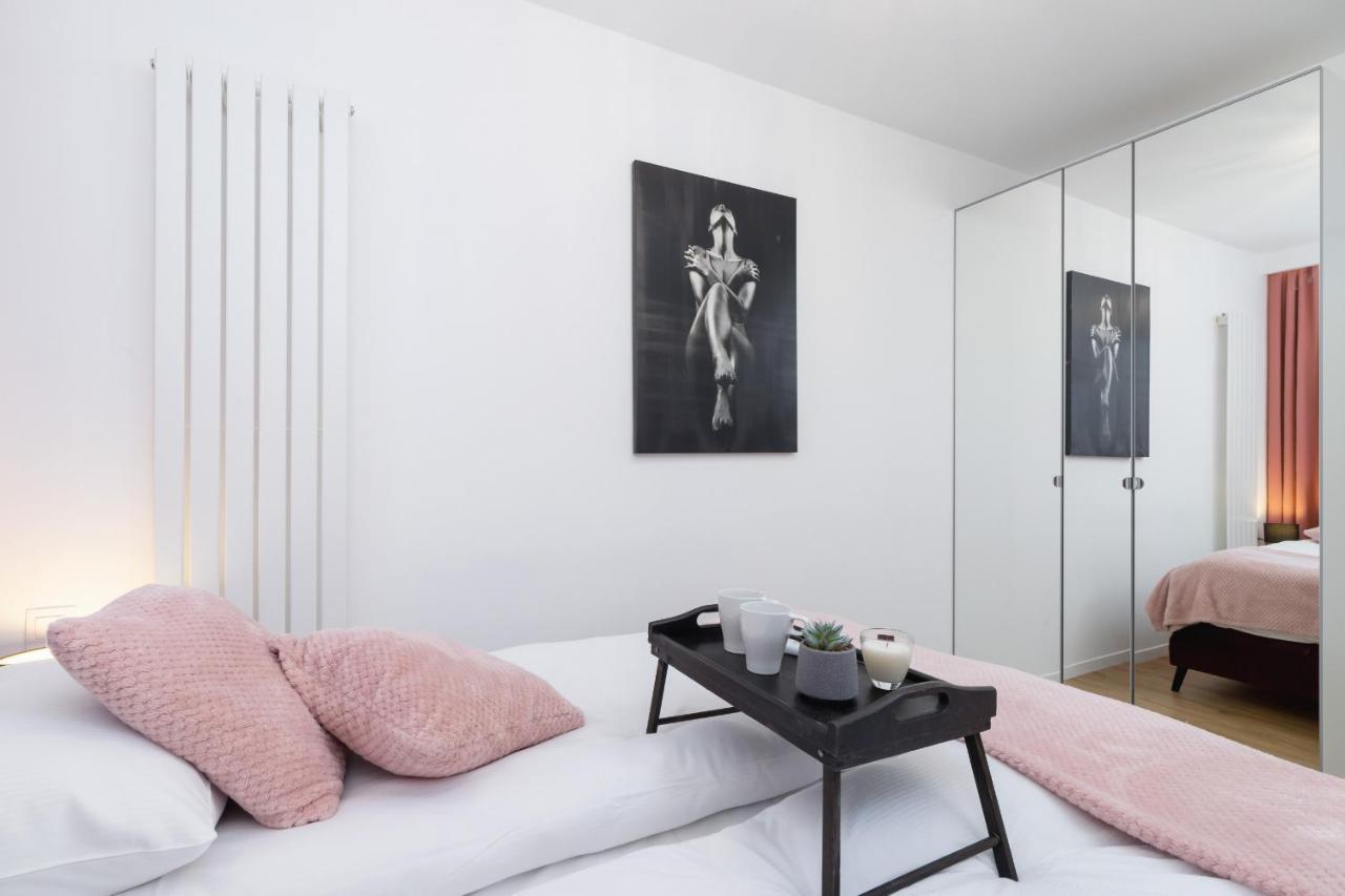 Apartment Wislane Tarasy Lux Cracow By Renters Prestige Krakow
